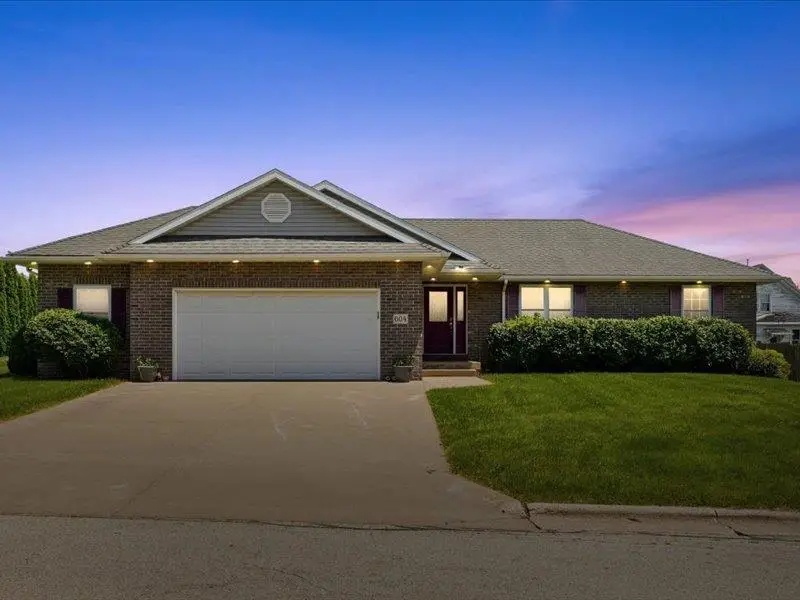 604 S Lincoln Street, Cuba City, WI 53807 - #1