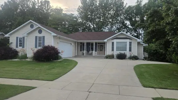 107 Lazy Lake Drive, Fall River, WI 53932