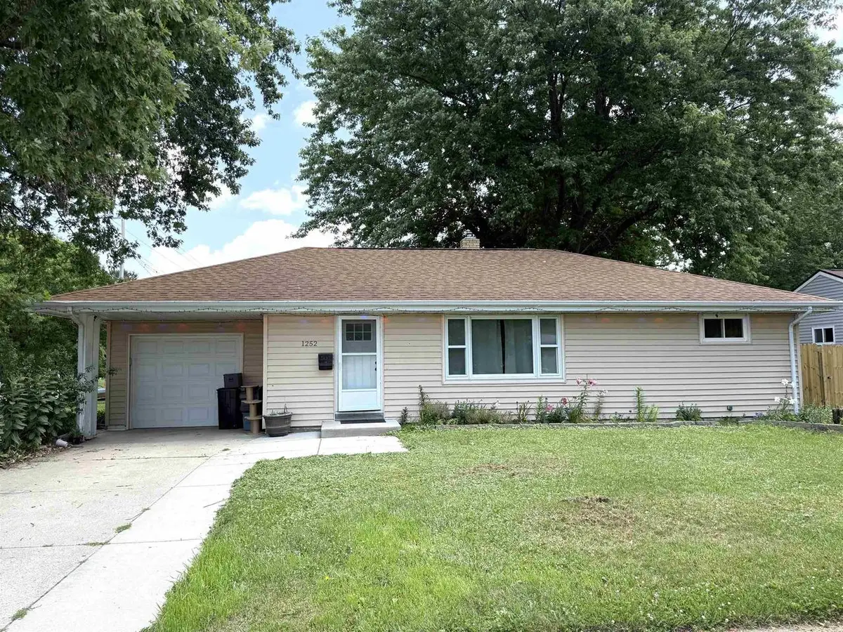 1252 N Martin Road, Janesville, WI 53545 - #1
