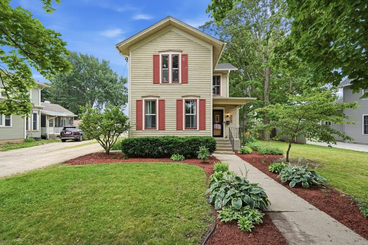 318 S 2nd Street, Evansville, WI 53536 - #1