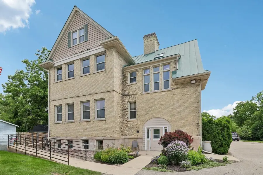 1009 Summit Avenue #6, Stoughton, WI 53589 - #2