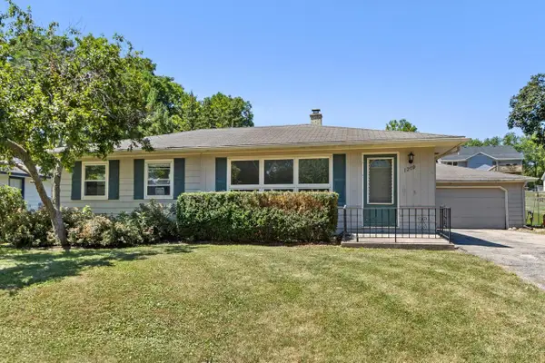 1209 N Grant Avenue, Janesville, WI 53548