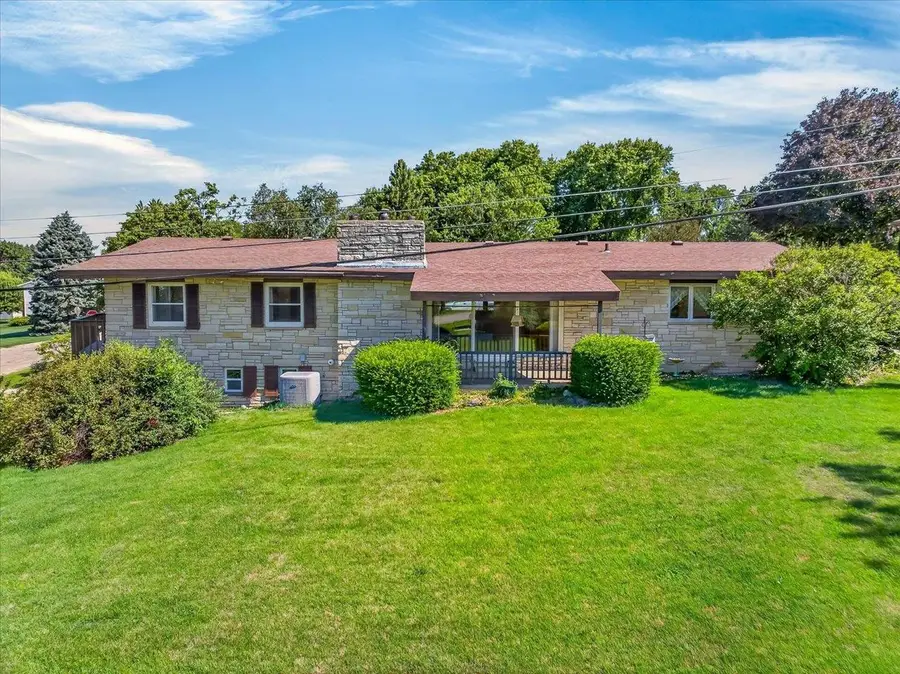 621 W Division Street, Dodgeville, WI 53533 - #3