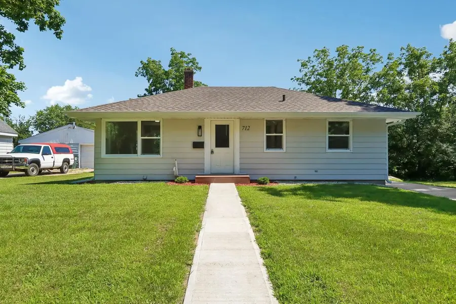 712 E Edgewater Street, Portage, WI 53901 - #2