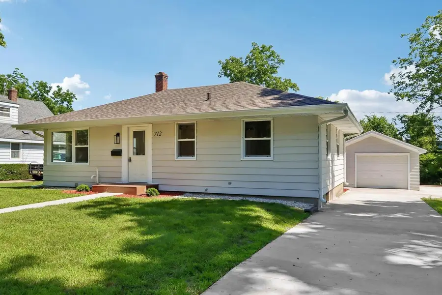 712 E Edgewater Street, Portage, WI 53901 - #3