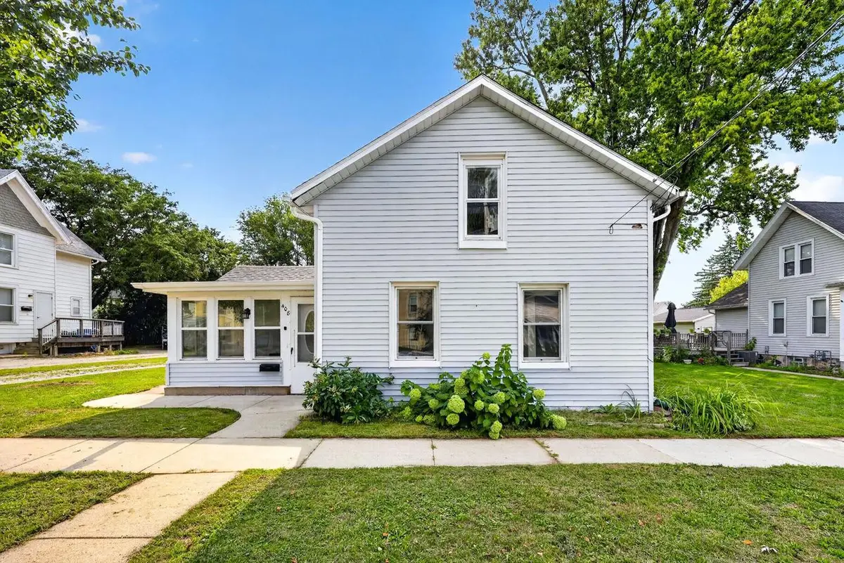 408 N Warren Street, Watertown, WI 53098 - #1