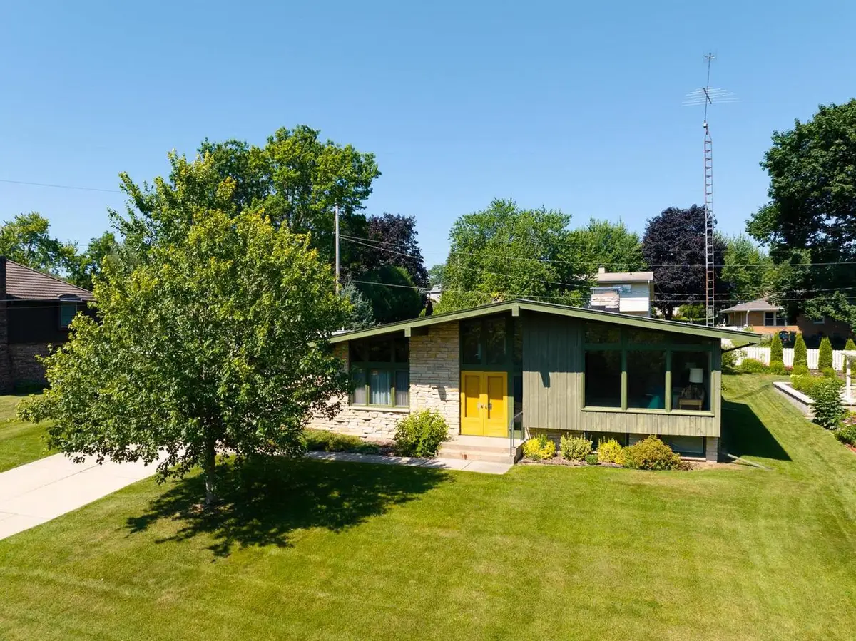 2131 20th Avenue, Monroe, WI 53566 - #1