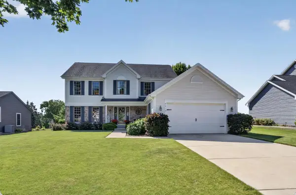 8819 W Whispering Oaks Court, Franklin, WI 53132