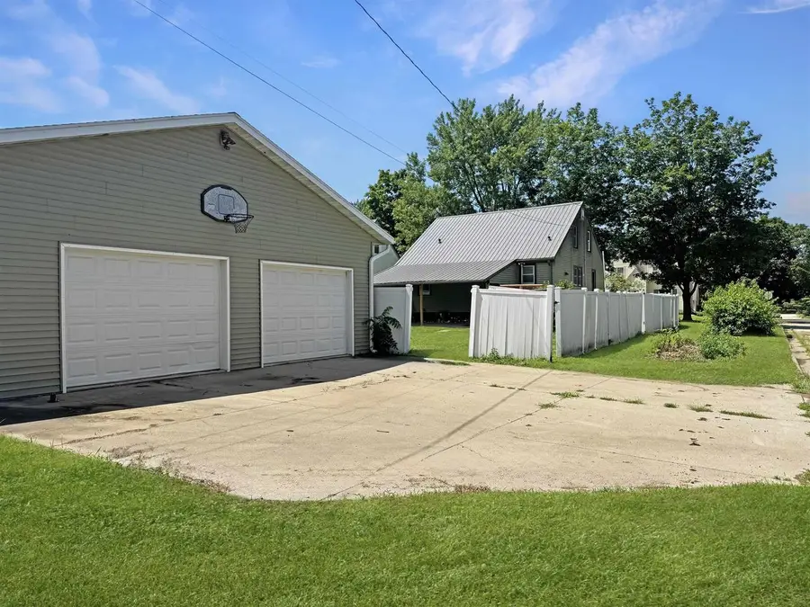 820 N Wacouta Avenue, Prairie Du Chien, WI 53821 - #2