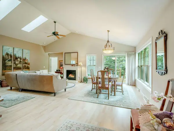 6027 CANYON Parkway, Mcfarland, WI 53558