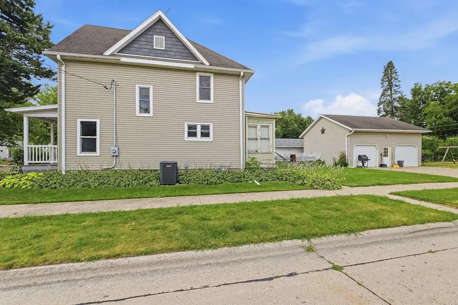 118 Pleasant Street, Beaver Dam, WI 53916 - #3