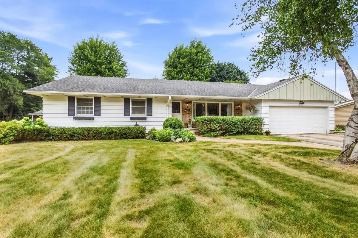 238 Woodland Court, Lake Mills, WI 53551 - #1