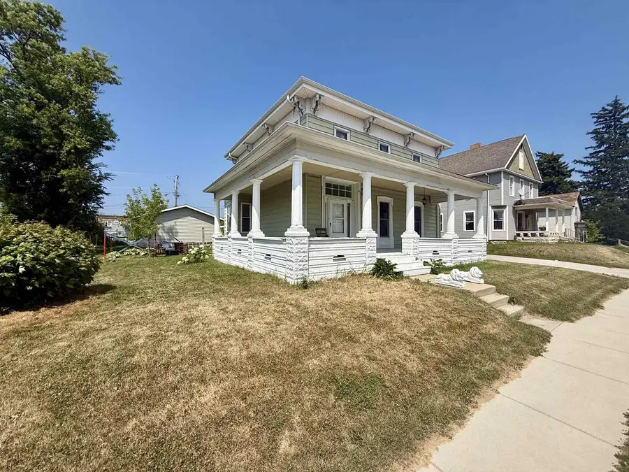 207 W Green Street, Fox Lake, WI 53933 - #2