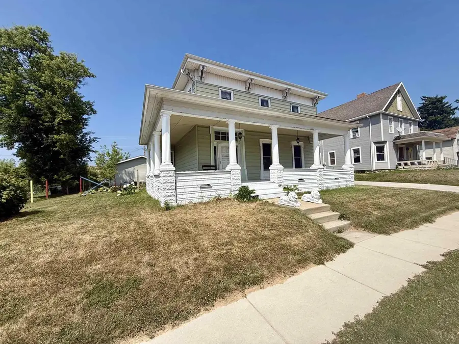207 W Green Street, Fox Lake, WI 53933 - #3