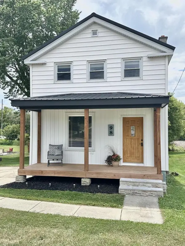 98 E Commerce Street, Cambria, WI 53923