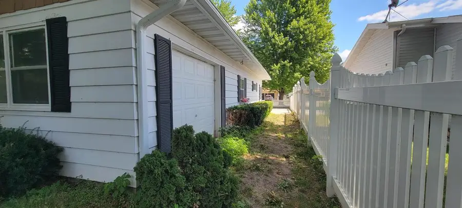 1133 N Claremont Drive, Janesville, WI 53545 - #2