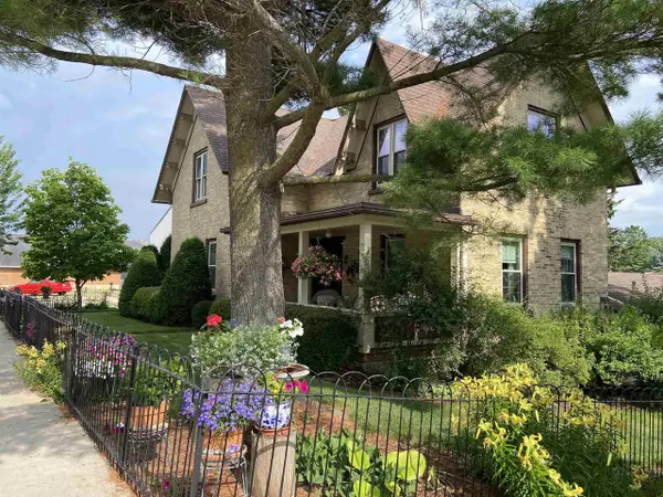 123 E Edgewater Street, Cambria, WI 53923