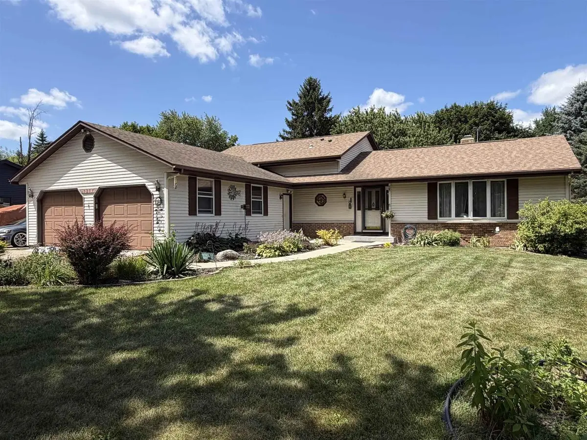 5201 N Grandeur Drive, Milton, WI 53563 - #1