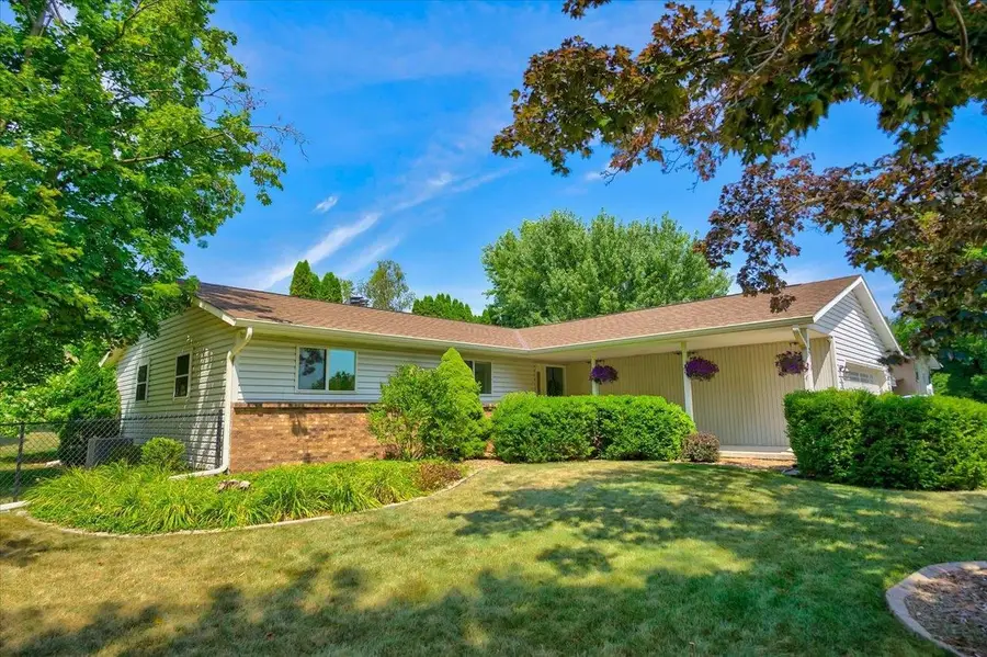 215 W Oak Street, Cottage Grove, WI 53527 - #2