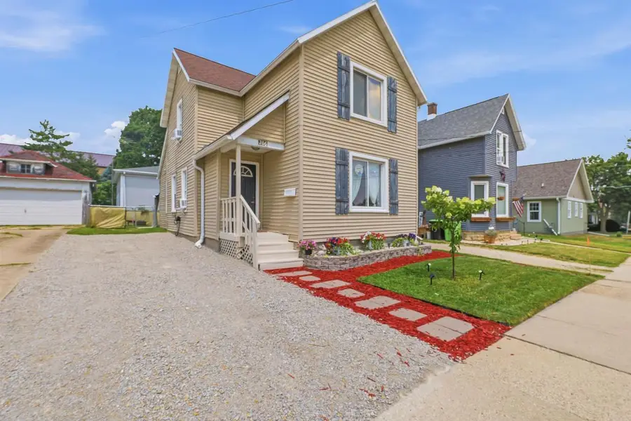 206 4th Street, Beaver Dam, WI 53916 - #2