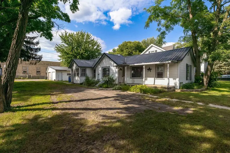 307 E Marion Street, Portage, WI 53901 - #2
