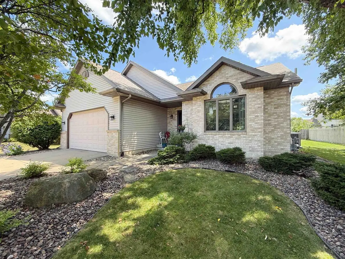 1063 N Thompson Road, Sun Prairie, WI 53590 - #1