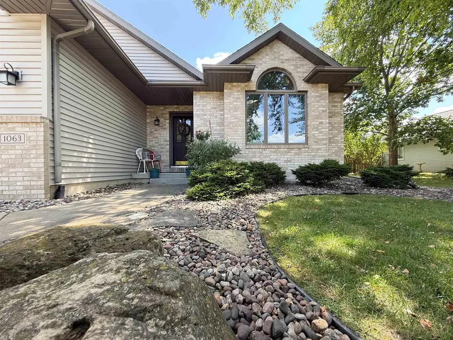1063 N Thompson Road, Sun Prairie, WI 53590 - #2