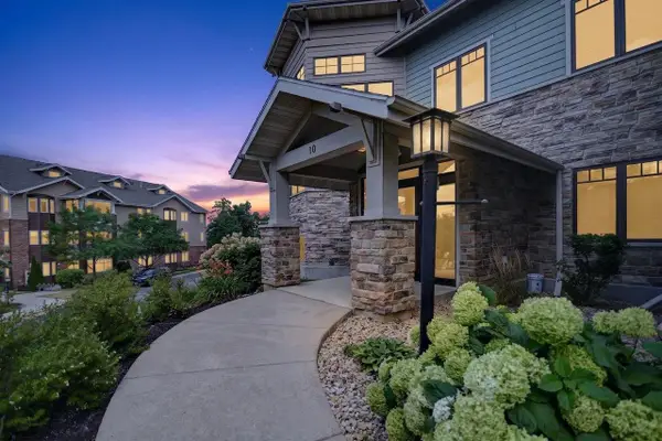 10 Glen Brook Way #105, Fitchburg, WI 53711