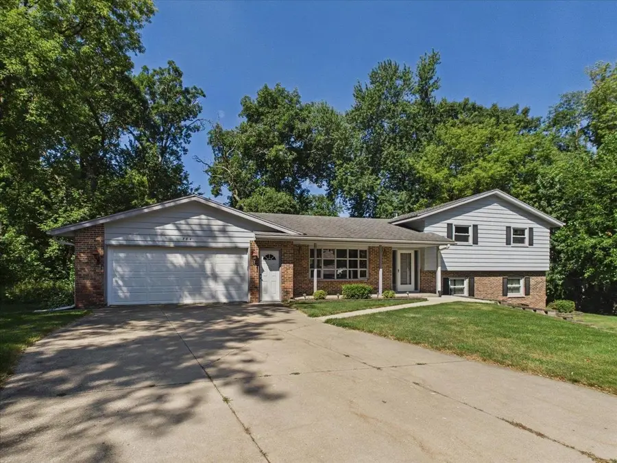 784 N Musket Ridge Drive, Sun Prairie, WI 53590 - #3