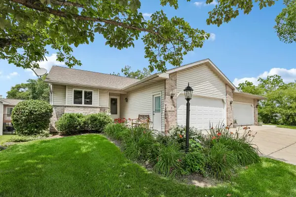 3 Fairview Trail, Waunakee, WI 53597