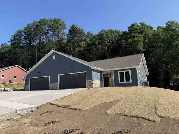 1081 Rusalka Circle, Reedsburg, WI 53959