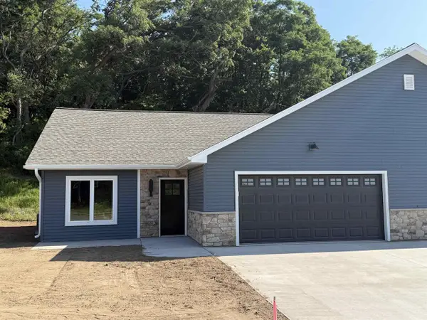 1083 Rusalka Circle, Reedsburg, WI 53959
