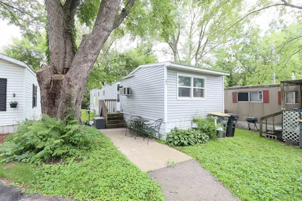 W5631 State Rd 33 Road #25, La Crosse, WI 54601
