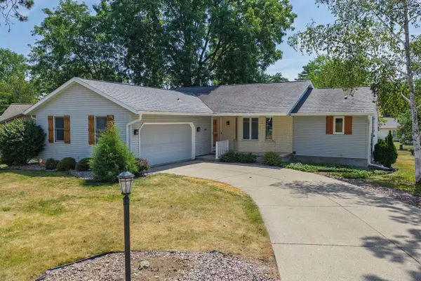 873 W Woodland Trail, Prairie Du Sac, WI 53578