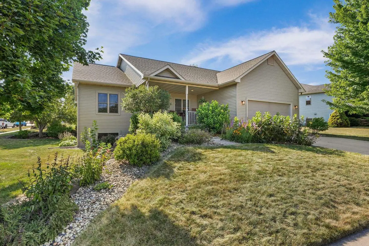 391 N Heatherstone Drive, Sun Prairie, WI 53590 - #1