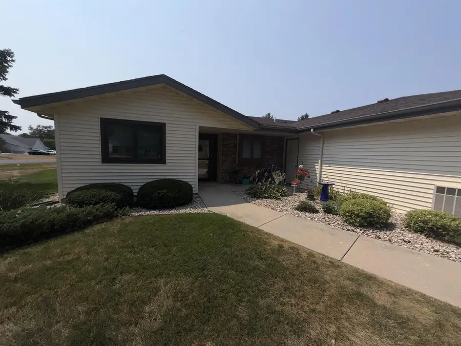 3004 S Petunia Lane, Beloit, WI 53511 - #2