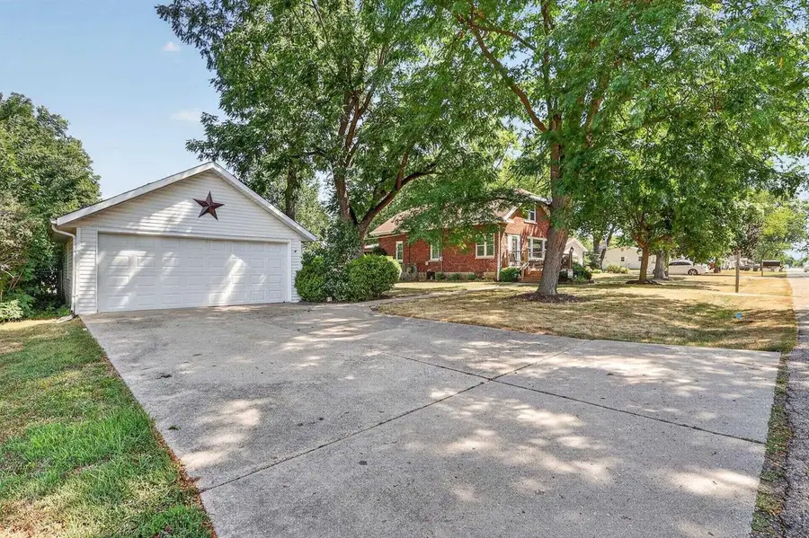 805 E Briar Lane, Beloit, WI 53511 - #2