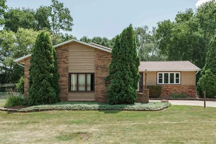 126 Waveland Road, Janesville, WI 53548 - #2