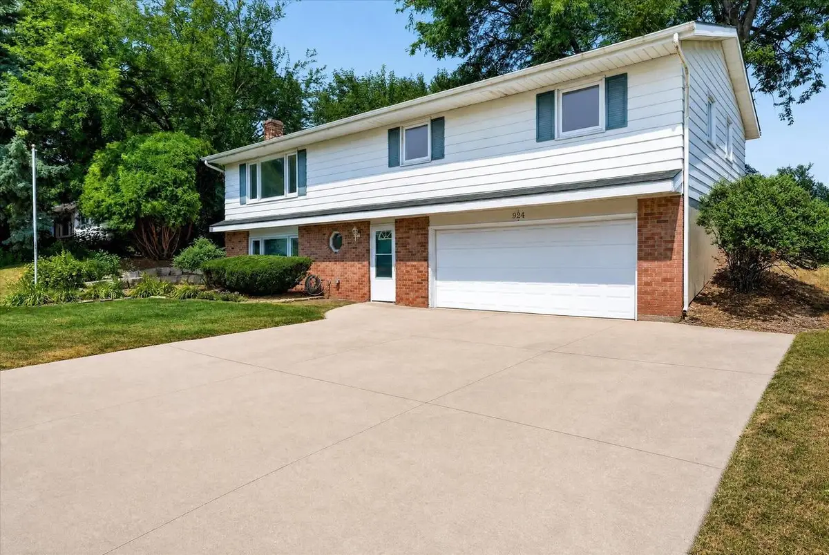 924 Buena Vista Drive, Sun Prairie, WI 53590 - #1
