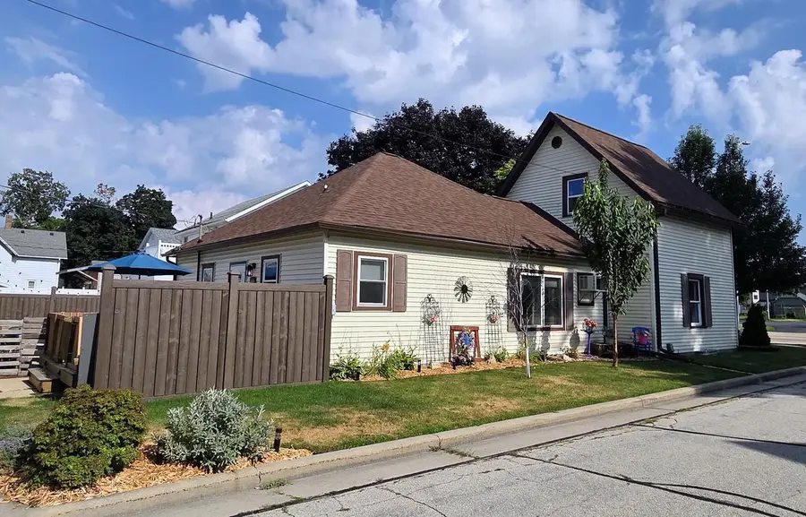 422 W. Main Street, Waupun, WI 53963 - #3