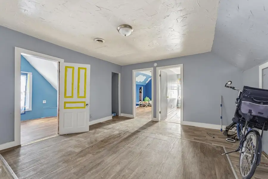 500 W Arthur Avenue, Milwaukee, WI 53207 - #3