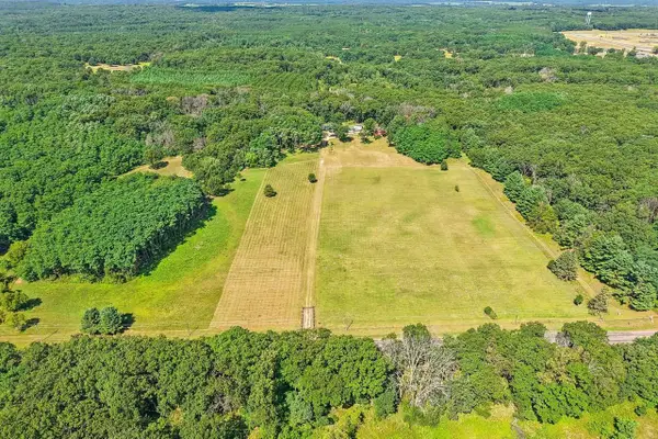 2729 County Road G, Oxford, WI 53952