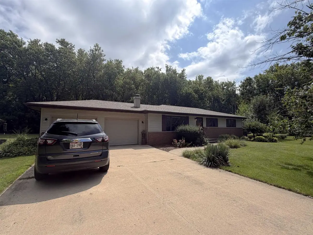 2451 S Country Lane, Beloit, WI 53511 - #1