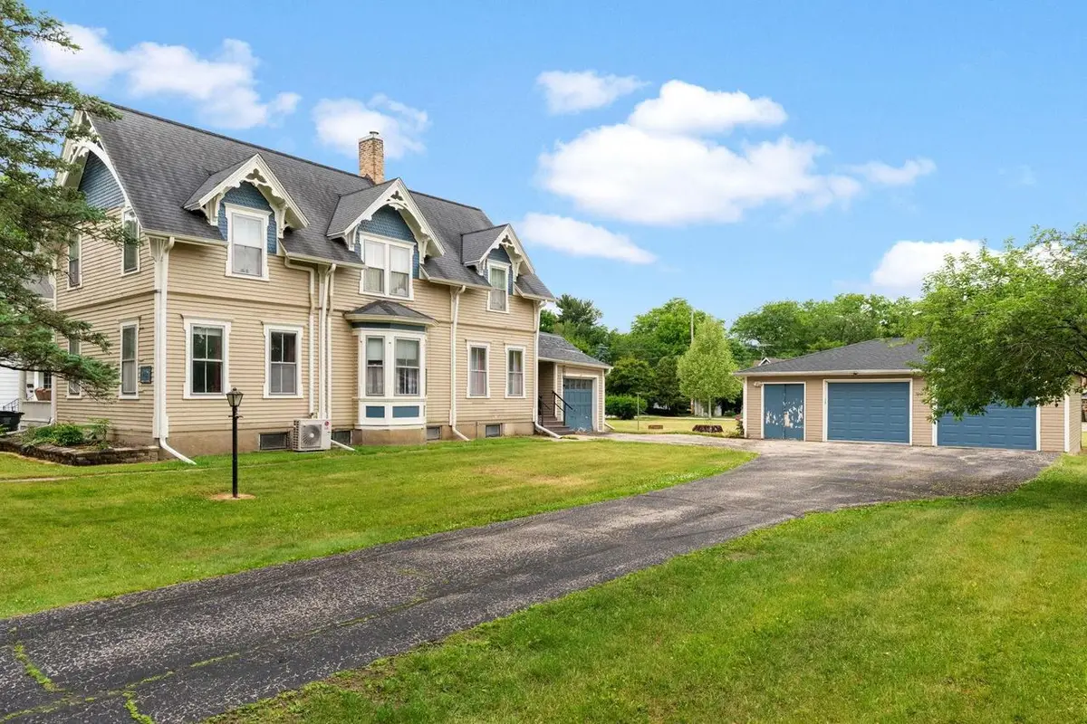 410-412 Jones Avenue, Fort Atkinson, WI 53538 - #1