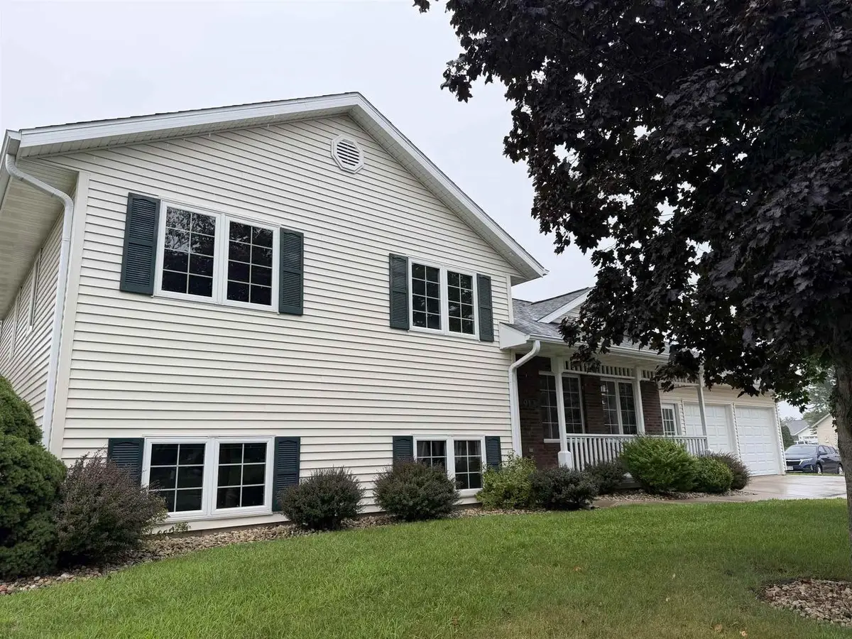 912 21st Street, Prairie Du Sac, WI 53578 - #1
