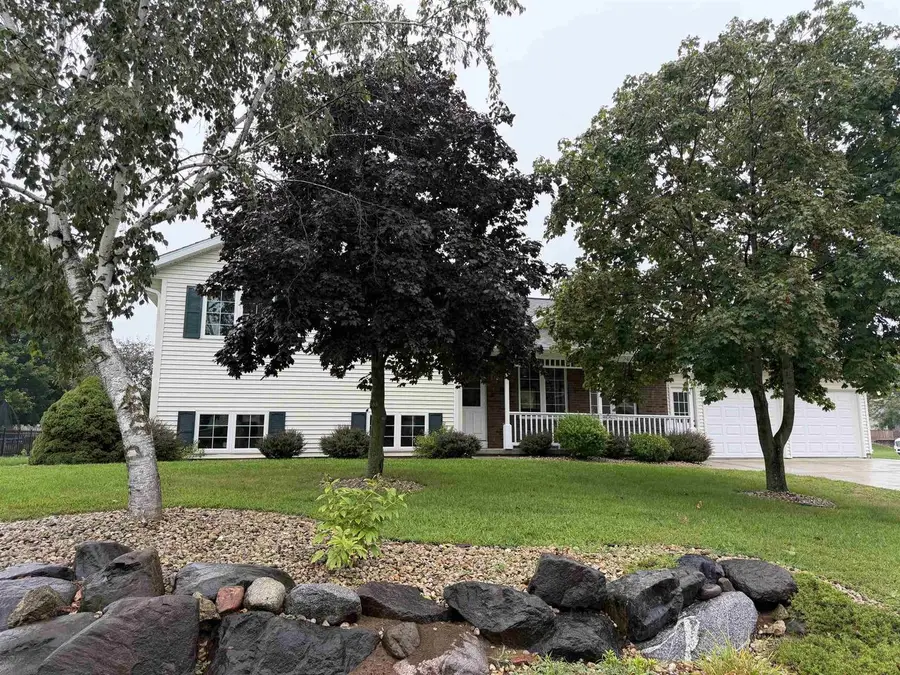912 21st Street, Prairie Du Sac, WI 53578 - #2