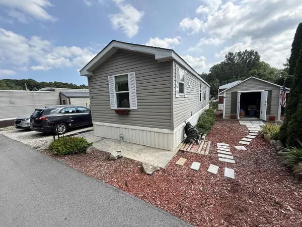 8481 S 5th Avenue #C13, Oak Creek, WI 53154