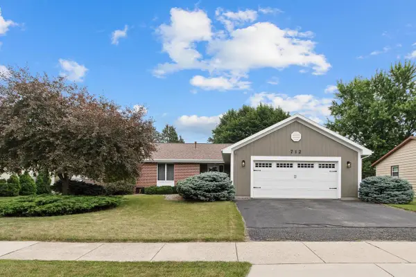 712 N Wuthering Hills Drive, Janesville, WI 53546