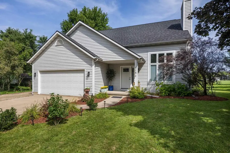 415 W Clover Lane, Cottage Grove, WI 53527 - #2