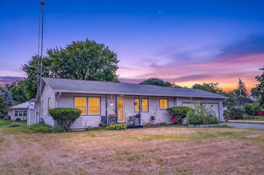 106 E 3rd Avenue, Brodhead, WI 53520 - #3
